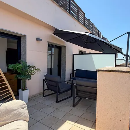 Joie - Modern With Parking & Pool *